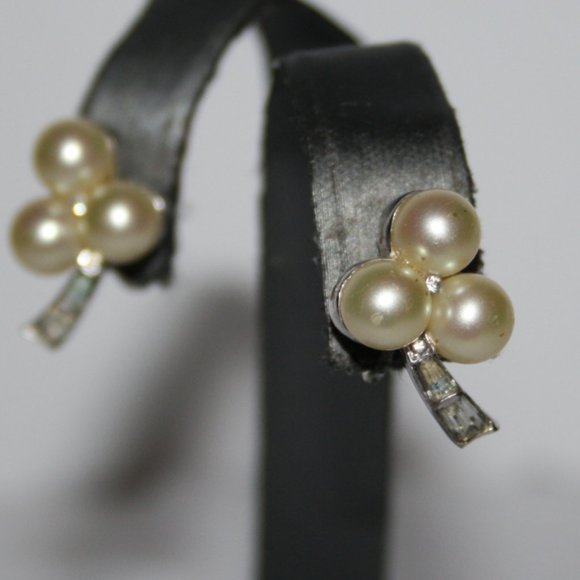 Beautiful vintage silver & pearl clip on earrings